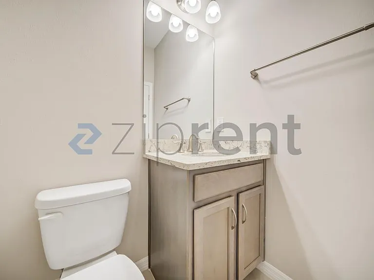 1126 S Town And River Dr — Photo 8