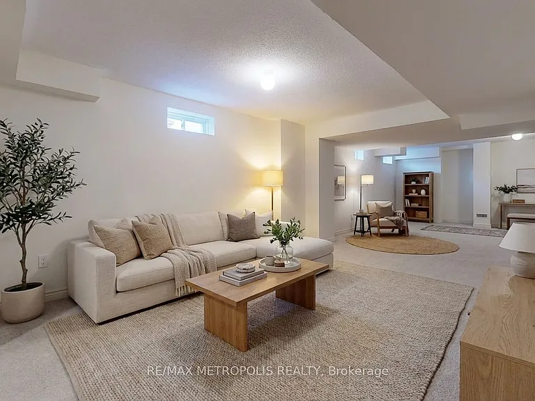 647 Fleetwood Dr — Photo 44