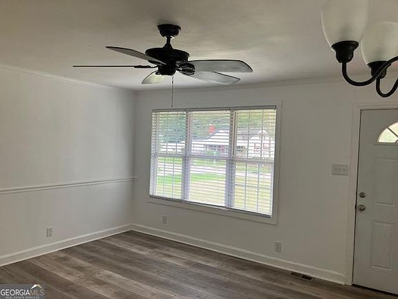 5th image of 109 Scott Ave