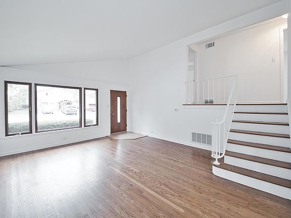 5th image of 10107 Lawrence Ct