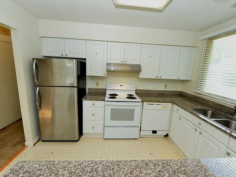 1548 Beachview Dr — Photo 9
