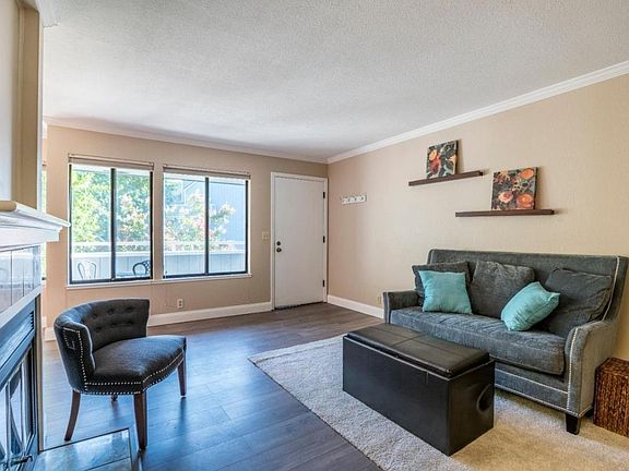 5th image of 914 La Barbera Dr