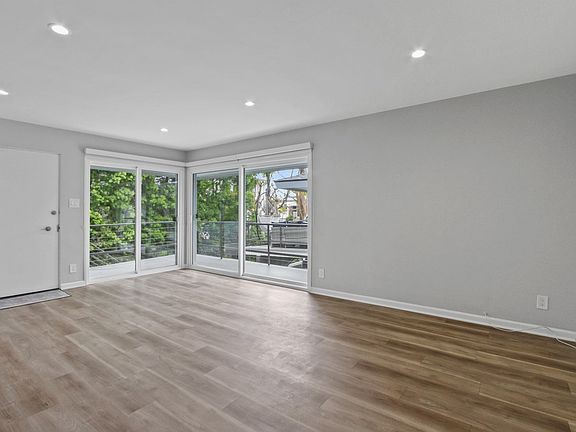 2nd image of 919 Bayside Dr APT M3