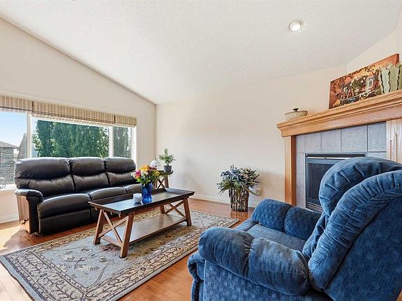 3rd image of 128 N Covehaven Gdns NE