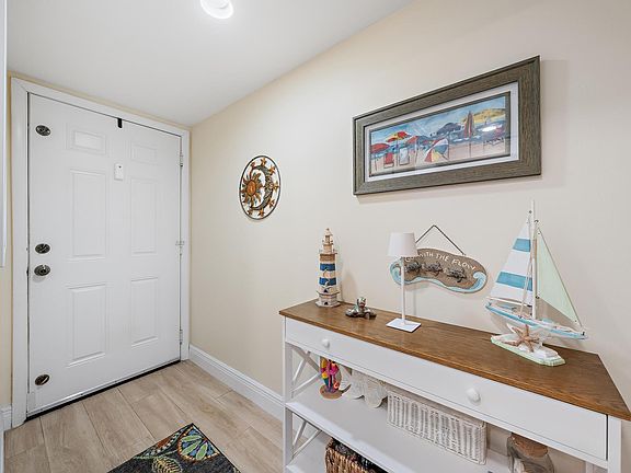 4th image of 601 SEAFARER Circle #201