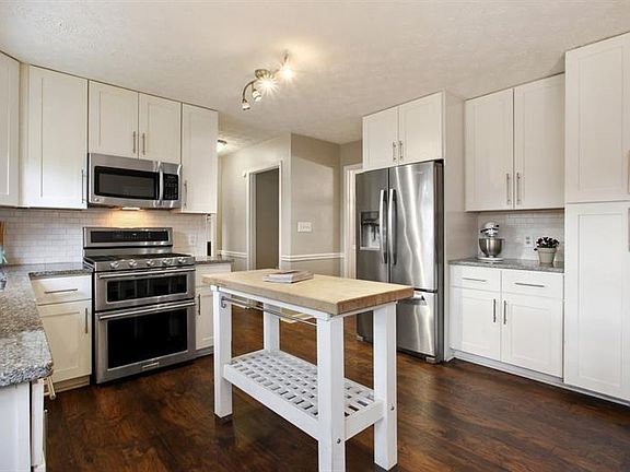 3rd image of 670 Branch Valley Ct