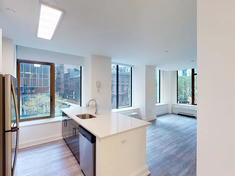 10 Hanover Square — Photo 130