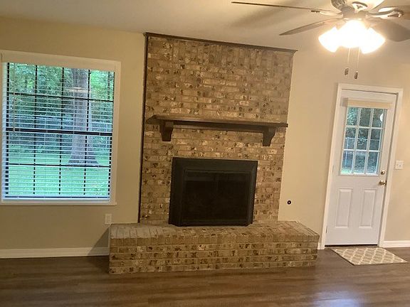 4th image of 15 Red Oak Ln