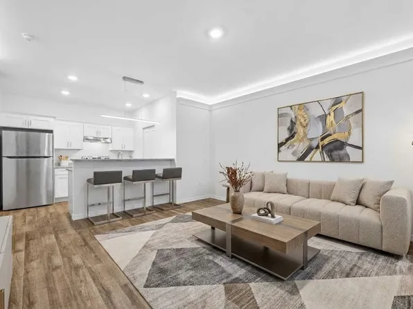 915 Ariana Apartment Community