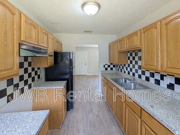 3rd image of 6801 Miss Muffet Ln S