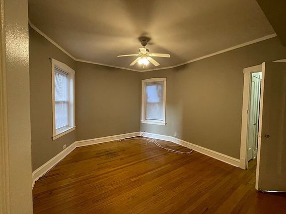 3rd image of 6327 N Oakley Ave #2