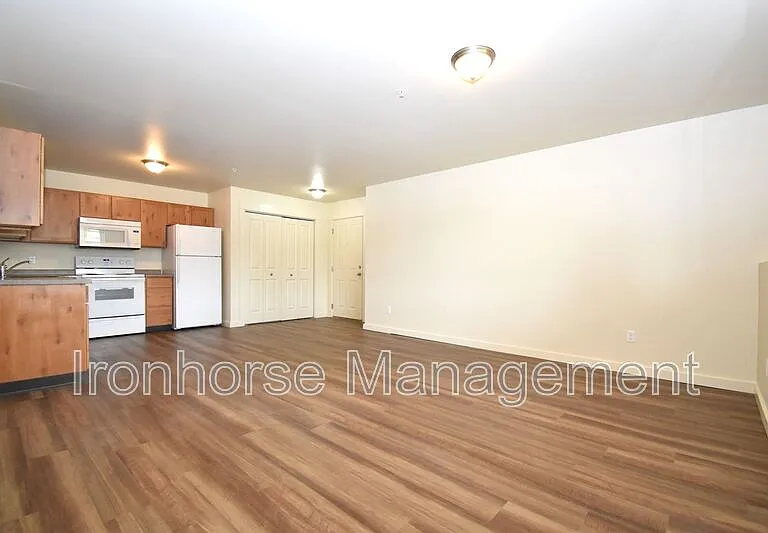 807 W Villard St #13 — Photo 4
