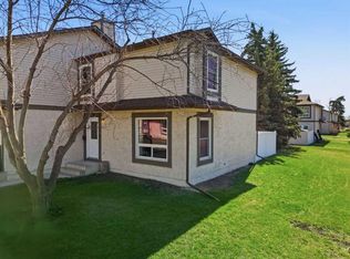 221 NW Deerpoint Ln SE, Calgary, AB T2J6M6