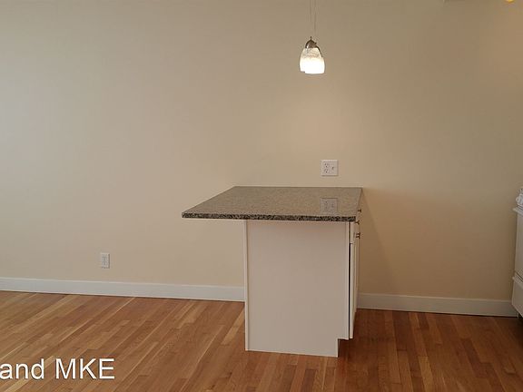 3rd image of 1639 N Farwell Ave APT 208