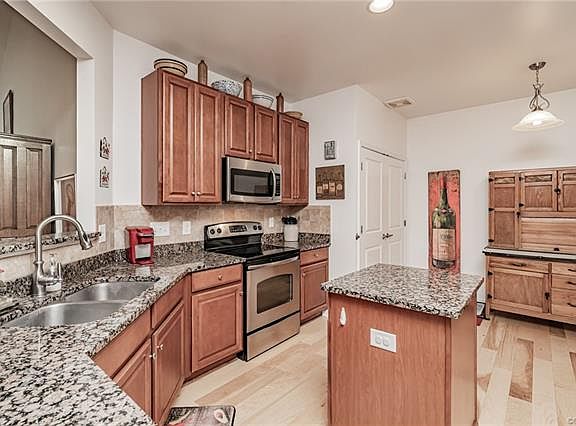 3rd image of 512 Siena Ln