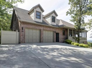 137 Woodhaven Cir, Hollister, MO 65672