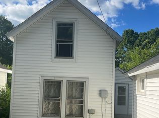 212 & 1/2 W Maple St, Vicksburg, MI 49097