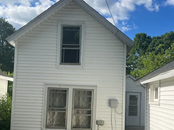 212 & 1/2 W Maple St, Vicksburg, MI 49097