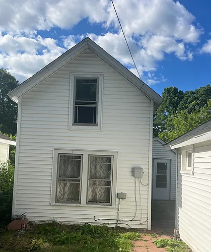 212 & 1/2 W Maple St Photo 1