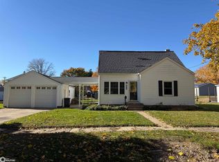 706 12th St, Eldora, IA 50627