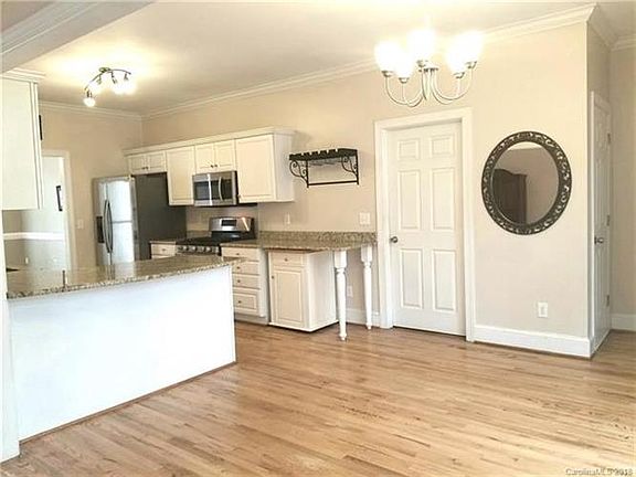 3rd image of 108 Wildiris Dr #11