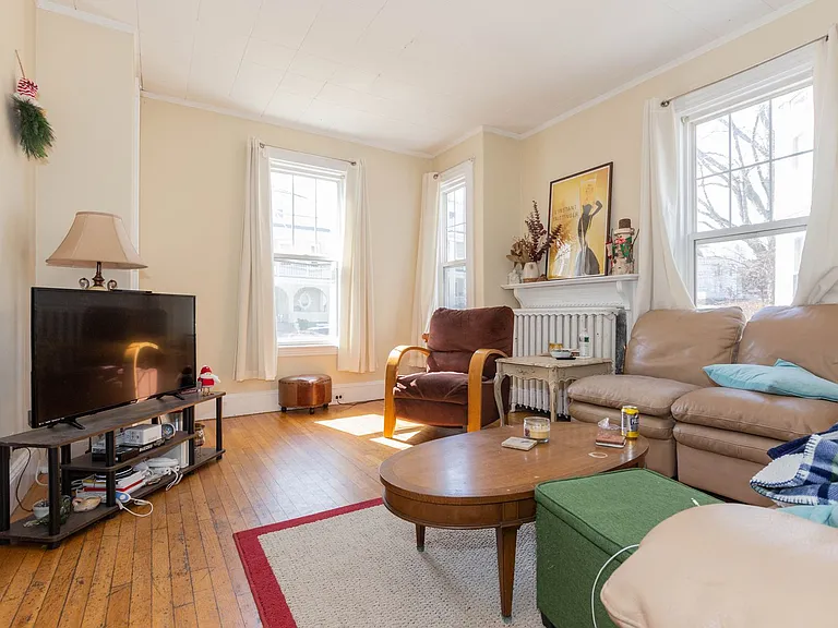 17 Bennett St — Photo 1