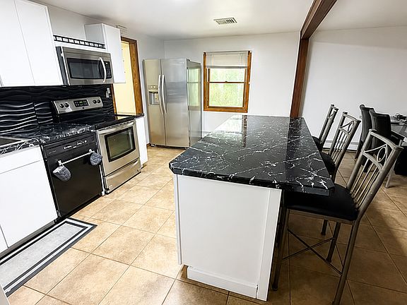 4th image of 257 Hoffman Rd