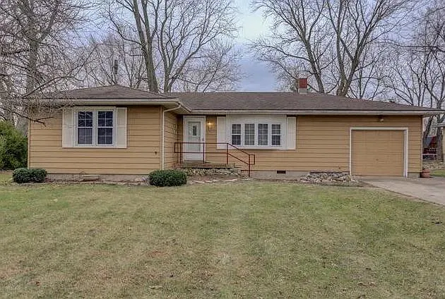 3 bed, 1080 sqft, $1,900 — Photo 1