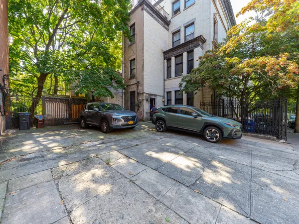 836 Carroll Street image 2 of 14