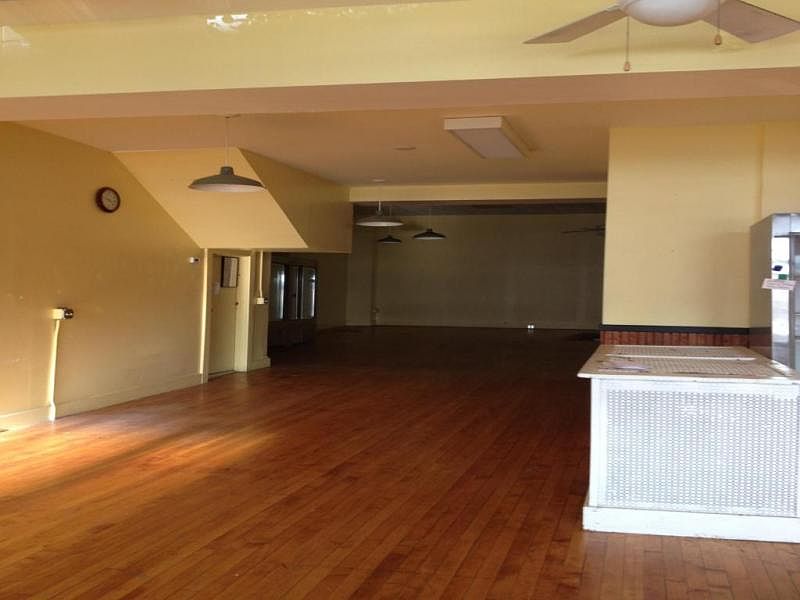 2nd image of 213 W King St
