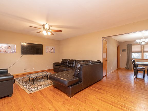 4th image of 3913 Seward Ave