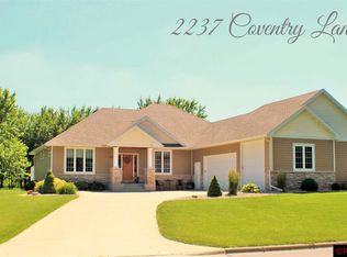 2237 Coventry Ln, North Mankato, MN 56003