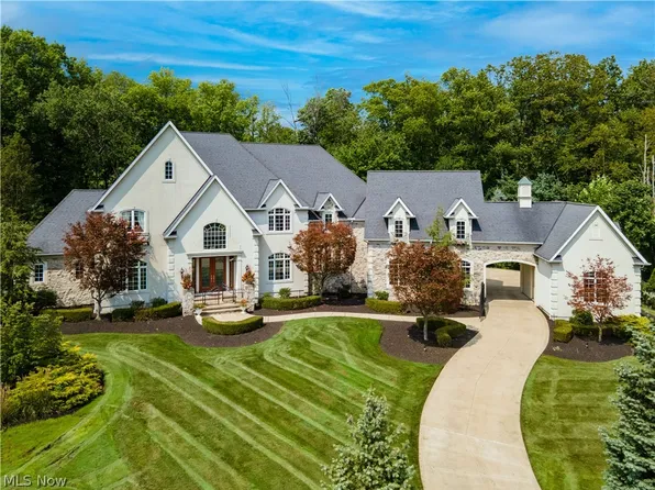 5450 N Woods Ln, Solon, OH 44139