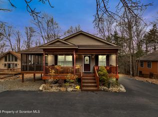 82 Woodview Ter, Lake Ariel, PA 18436