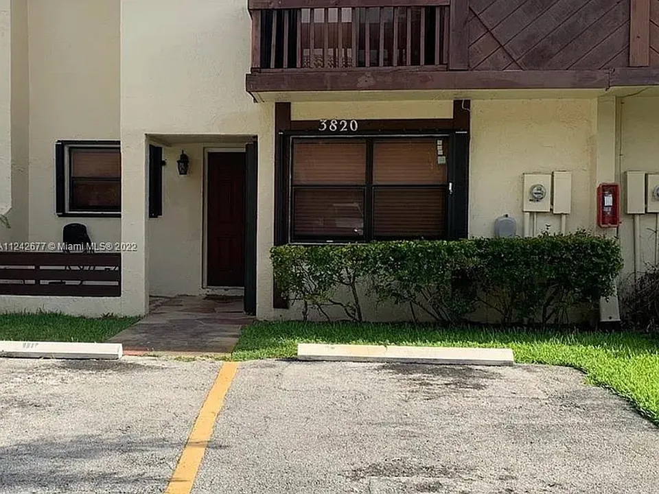 3820 SW 52nd Ave