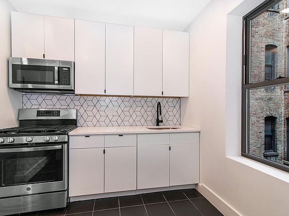 4th image of 1325 Clay Ave Floor 2