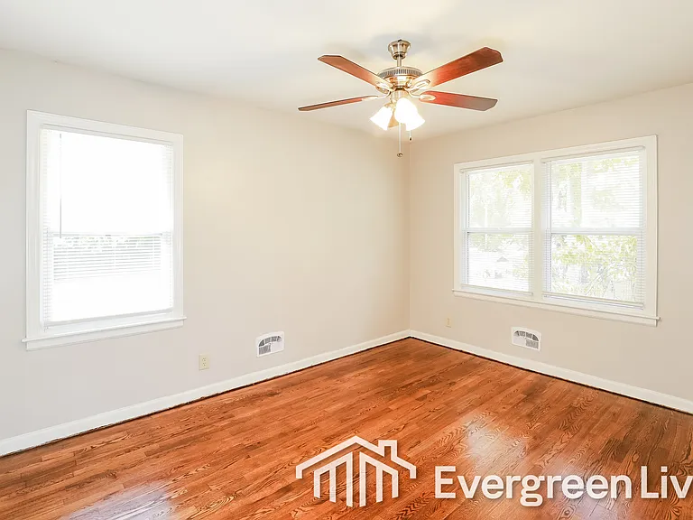 9512 Bennington Ave — Photo 8