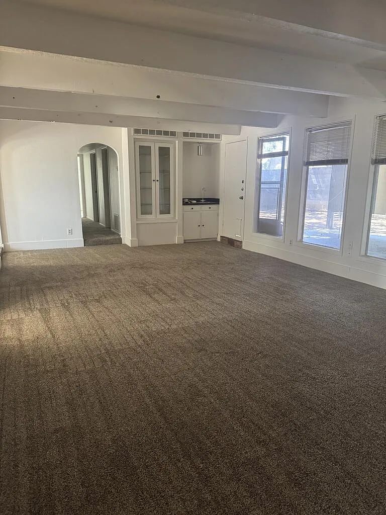 4 bed, 2.5 bath, 2156 sqft, $2,500 — Photo 4