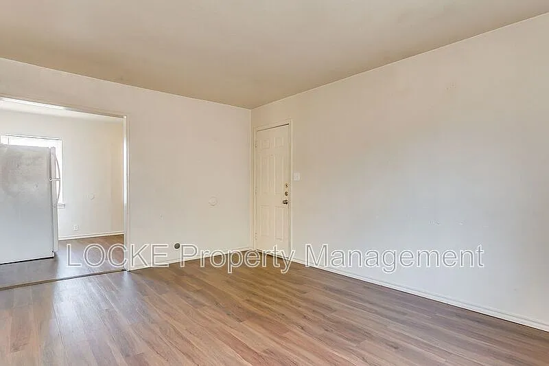 2 bed, 1.0 bath, 900 sqft, $995 — Photo 4
