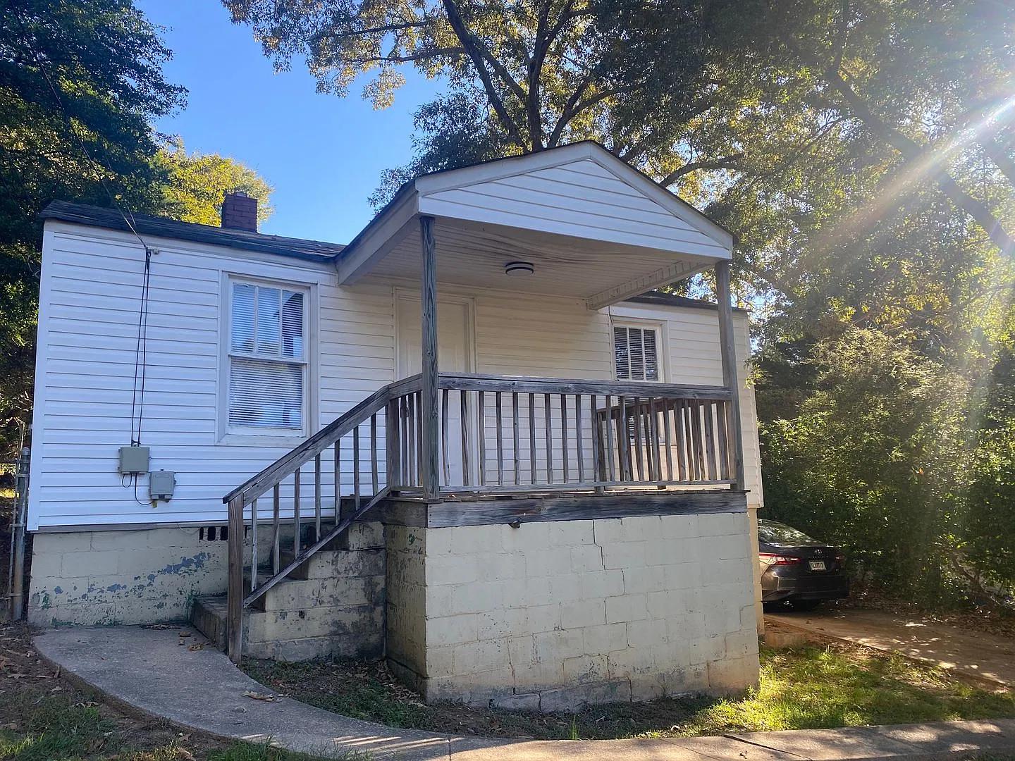 Three Bedroom Close to Downtown! — Photo 1