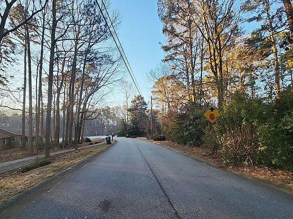 4th image of 18 Fox Dr