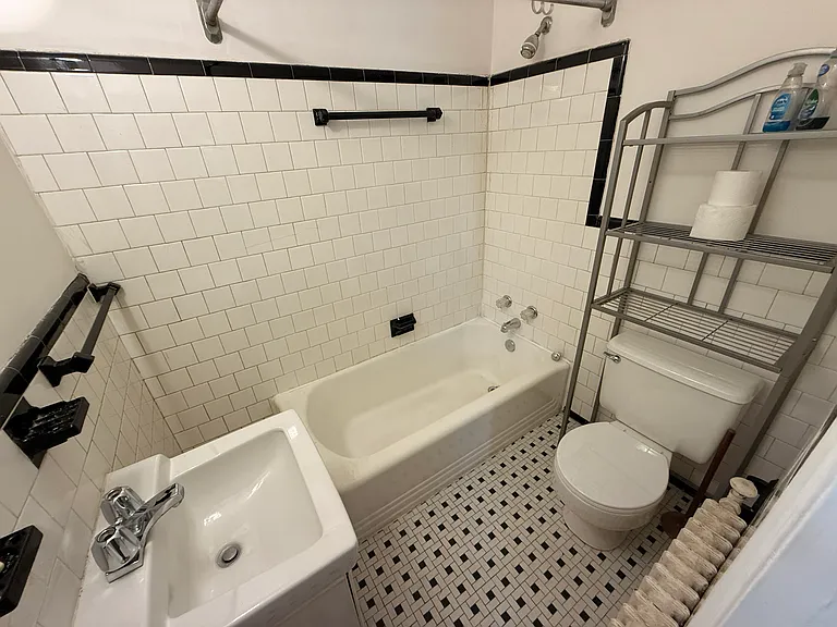 5013 Roland Ave — Photo 6