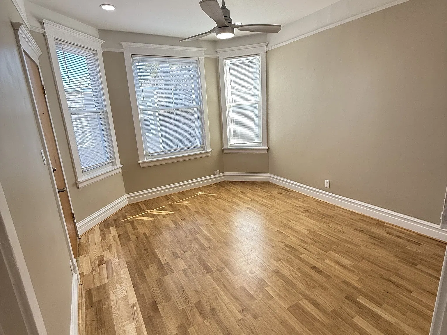 2 bed, 900 sqft, $2,200 — Photo 1