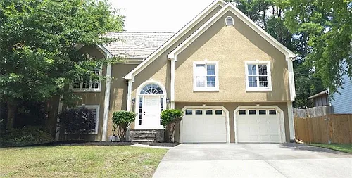 736 Jamie Way NE Photo 1