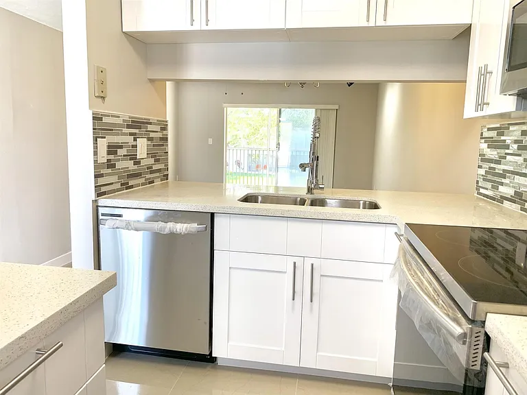 2750 Forest Hills Blvd #208 — Photo 7