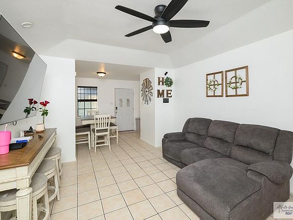 3rd image of 660 Granjeno St