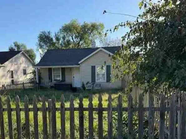 1107 14th St, Silvis, IL 61282