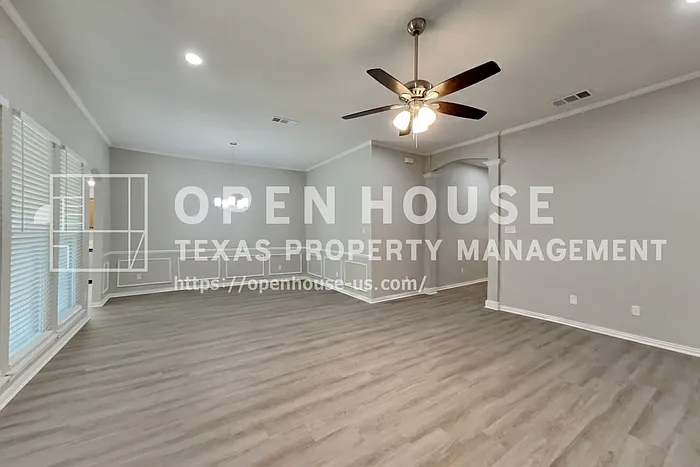 3 bed, 2.0 bath, 1972 sqft, $2,375 — Photo 4