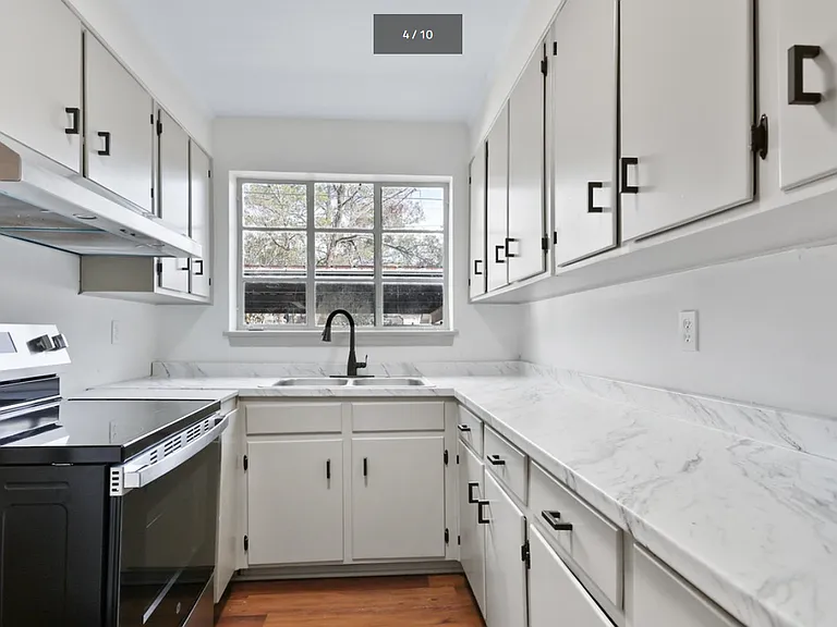236 E 60th St #1 — Photo 4