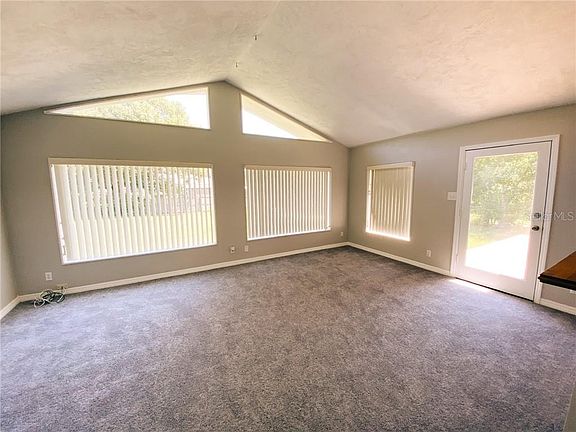 3rd image of 207 E Holly Dr